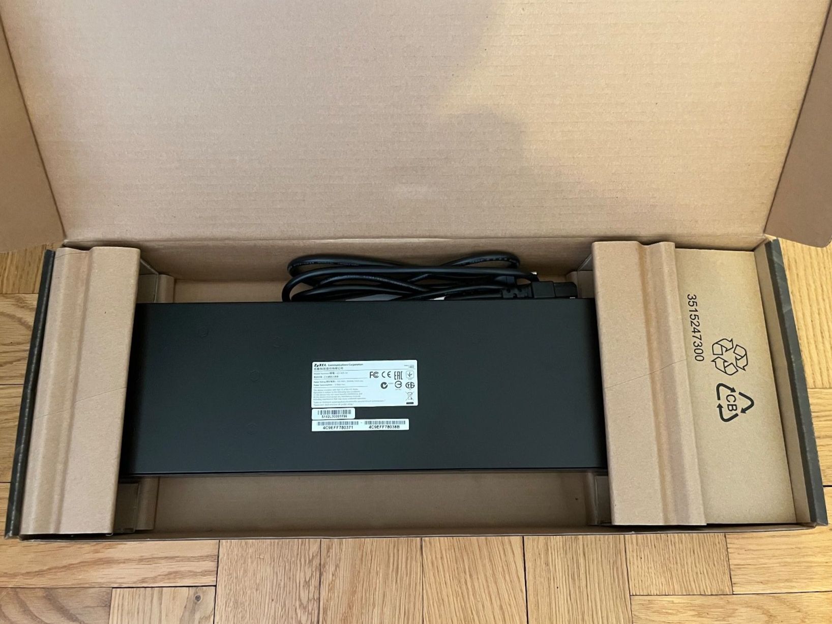 Zyxel Hub & Switch: Switch Ethernet ZyXEL GS1900-24 Gigabit manageable – Usato da Lausanne venduto da val-sav 2