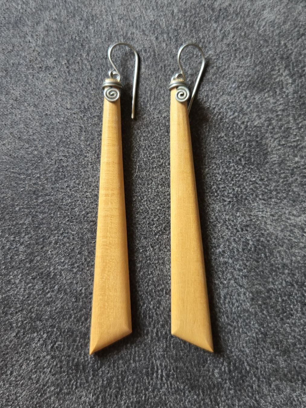 Ohrringe & -stecker: boucles d'oreilles en bois – Gebraucht aus Montet (Broye) von CandiceD