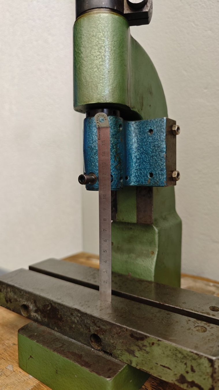 Toutes les machines: Presse à balancier – D'occasion à Ste-Croix par CAP14_SARL 1