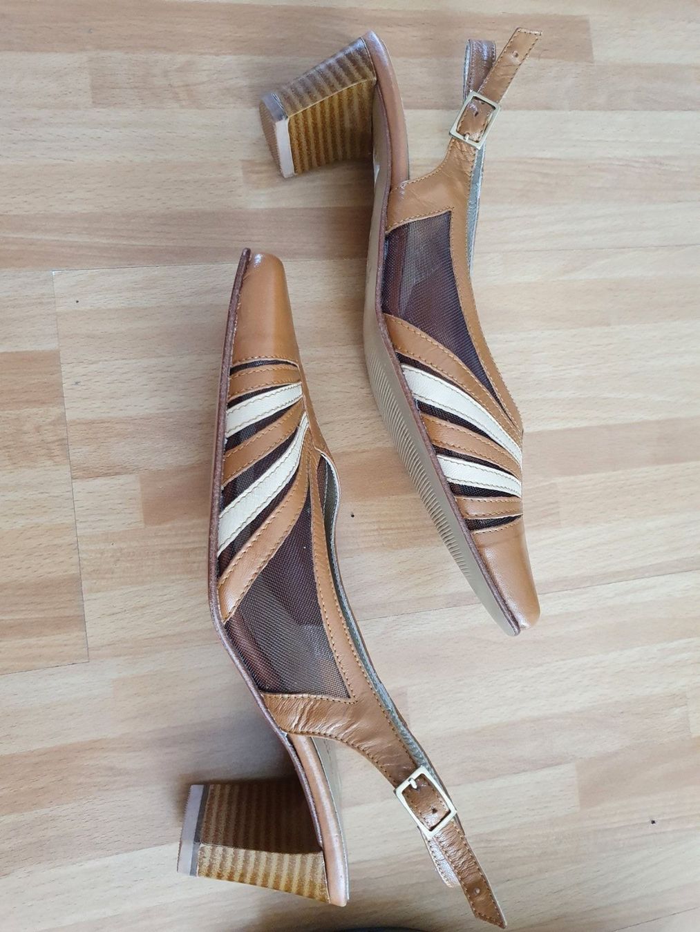 Chaussures femmes: Sandalen aus Leder Gr. 38 – D'occasion à Thalwil par Briscolina 1