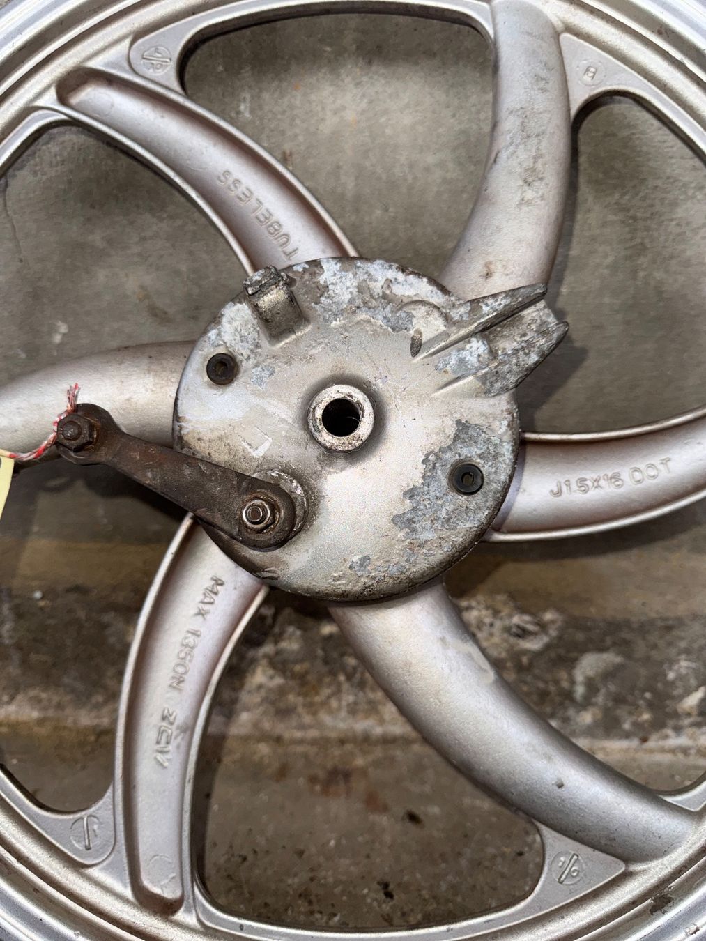 Tomos Parti ricambio per ciclomotori: Tomos Gussfelgen Vorderrad – Difettoso da Fahrni b. Thun venduto da berger_tuning34 1