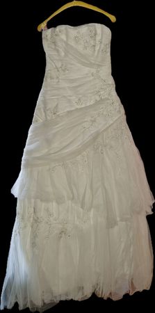 Traumhaftes Brautkleid Gr. 36 mit Spitze & Perlen.