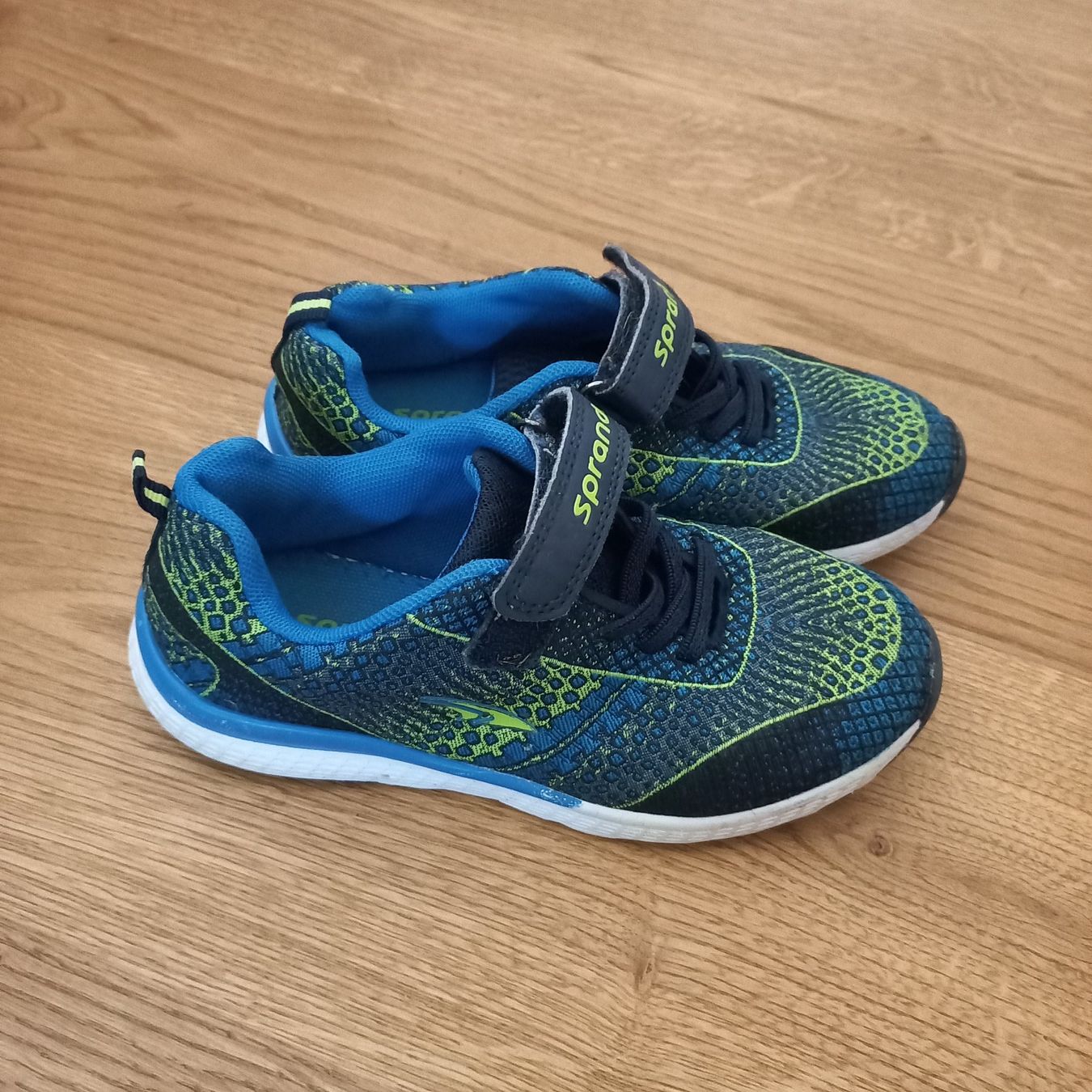 Scarpe per ragazzi: Stoffschuhe gr.32 – Usato da Bachenbülach venduto da enigmatic 2