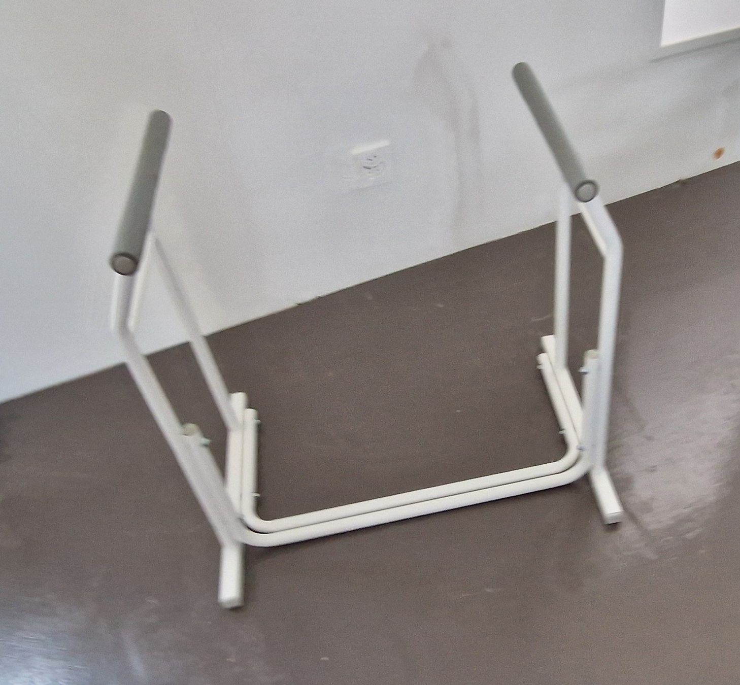 Supporti a parete: WC Auf Steh Hilfe    Nr. 7 – Usato da Niederbipp venduto da Trude04