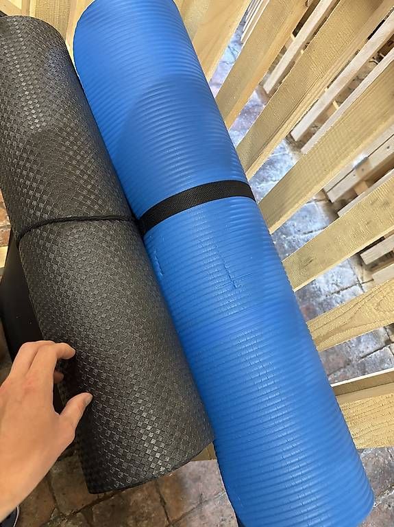 Tappetini fitness: Yoga oder Sportmatten zu verschenken – Usato da Hünenberg venduto da val_zs9z