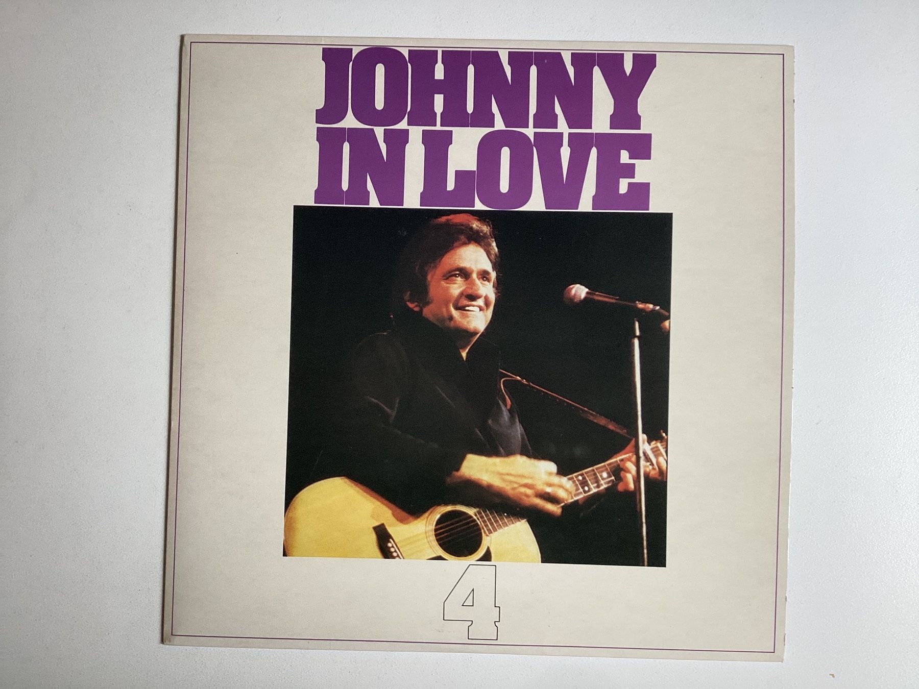 Schallplatten: Johnny Cash LP - In Love – Gebraucht aus Gutenswil von