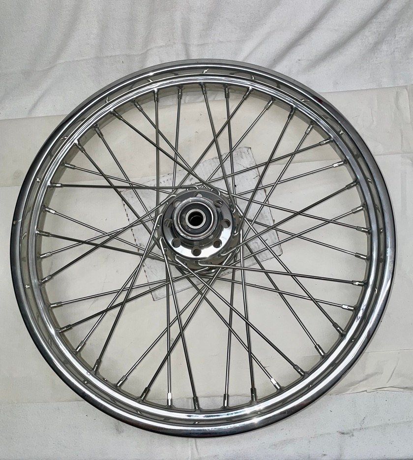 Harley-Davidson Pneus & Kompletträder: Harley Vorderrad 43700-05 – Gebraucht aus Trimmis von hajaho