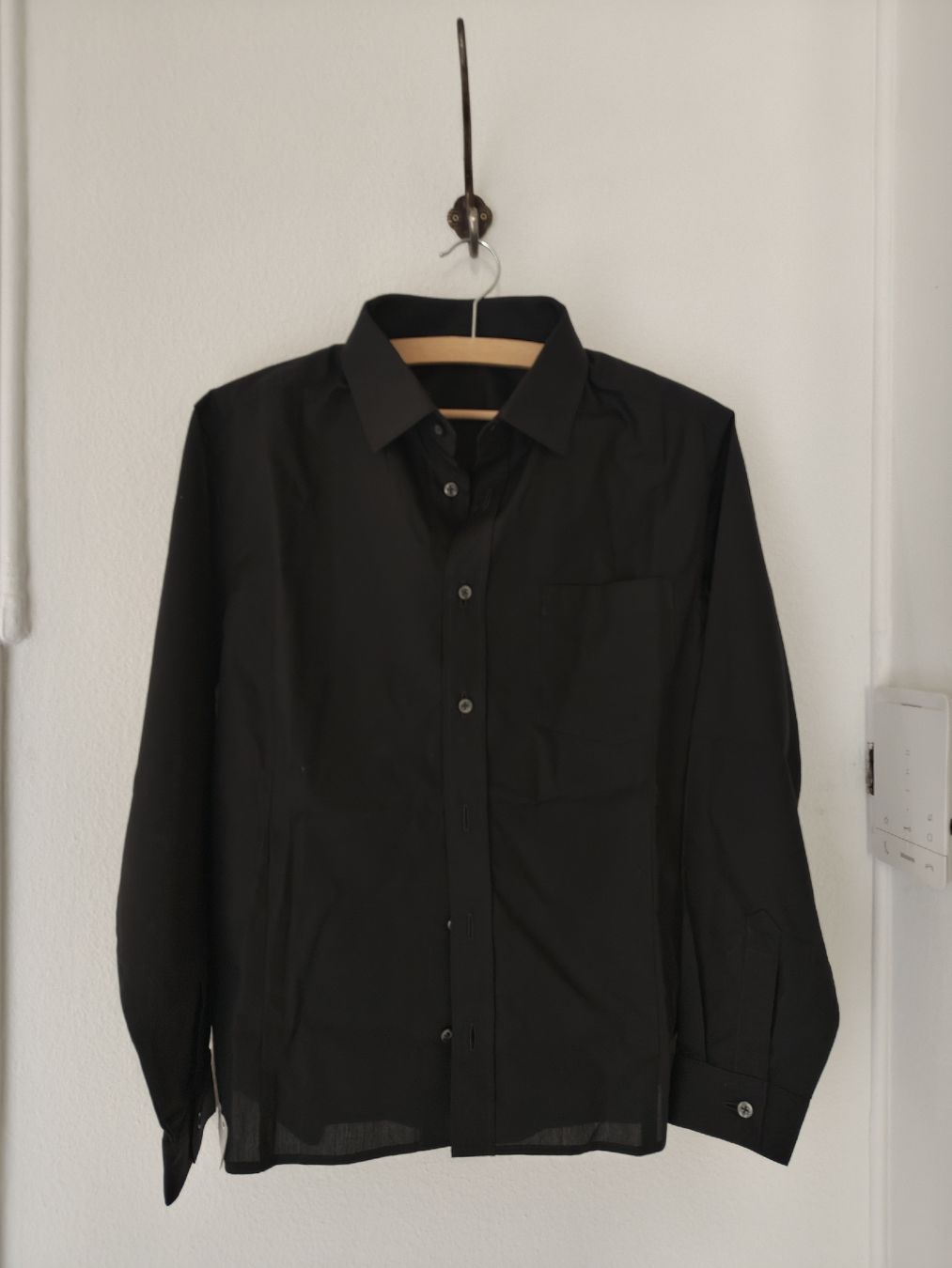 Camicette: Classic Black Shirt 38 – Nuovo (secondo la descrizione) da Neuchâtel venduto da plazzzzma