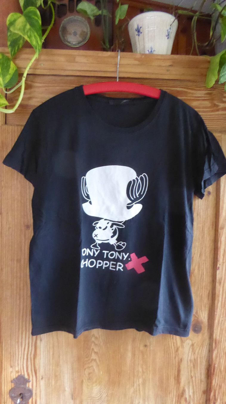 T-shirt: Schwarzes Tshirt Gr M TONY TONY CHOPPER – Usato da Sargans venduto da Benziner