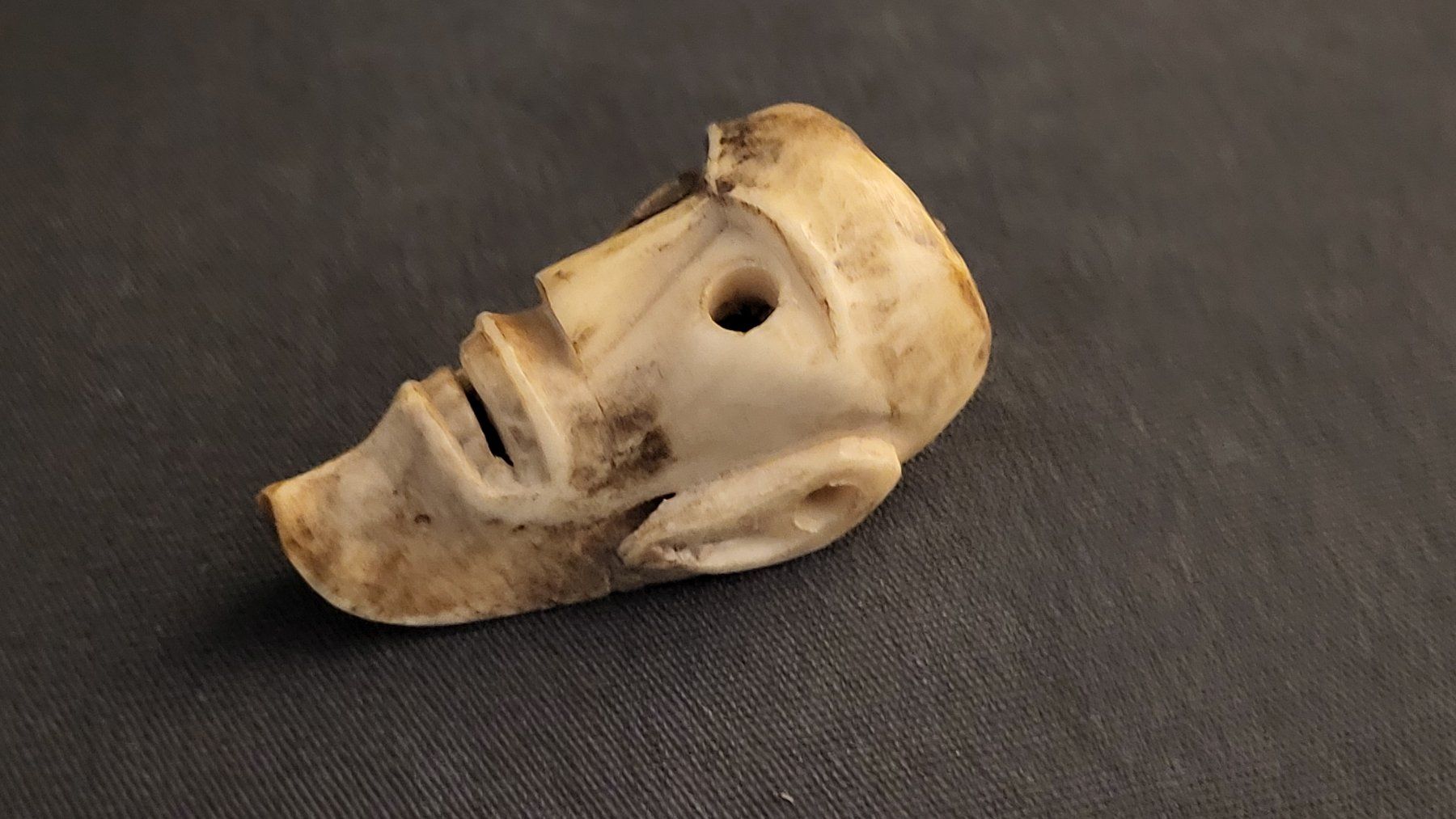 Figurines: Antike geschnitzte Knochenmaske – D'occasion à Basel par spinne02