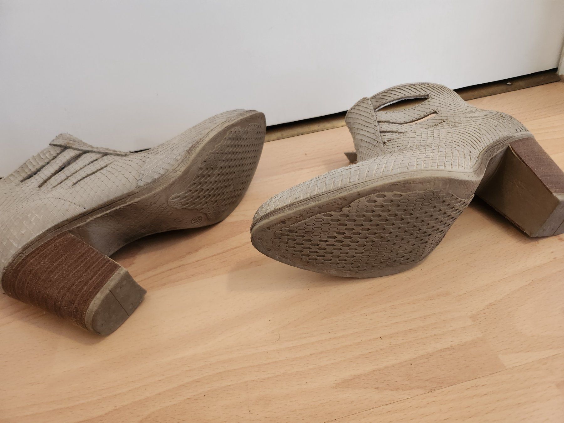Damenschuhe: Leder Stiefeletten – Gebraucht aus Kefikon TG von Livline 2