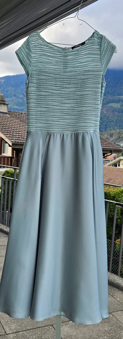 Robes: Abendkleid neu Gr 40 – D'occasion à Bönigen par mon_8fw5