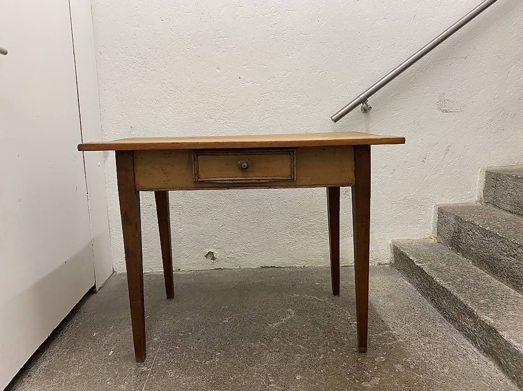Tavoli: Holztisch mit Schublade - Vintage – Usato da Zürich venduto da H21S99