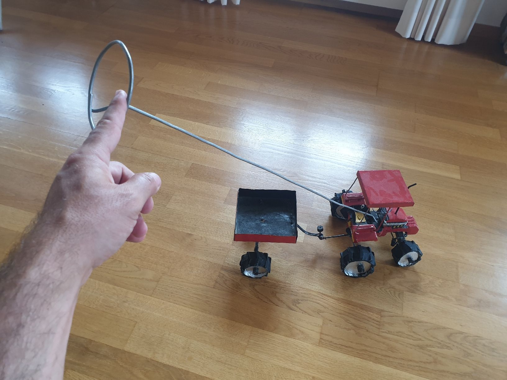Jouets: Blech-Traktor mit Abhänger aus Afrika – D'occasion à Egnach par lux30 2
