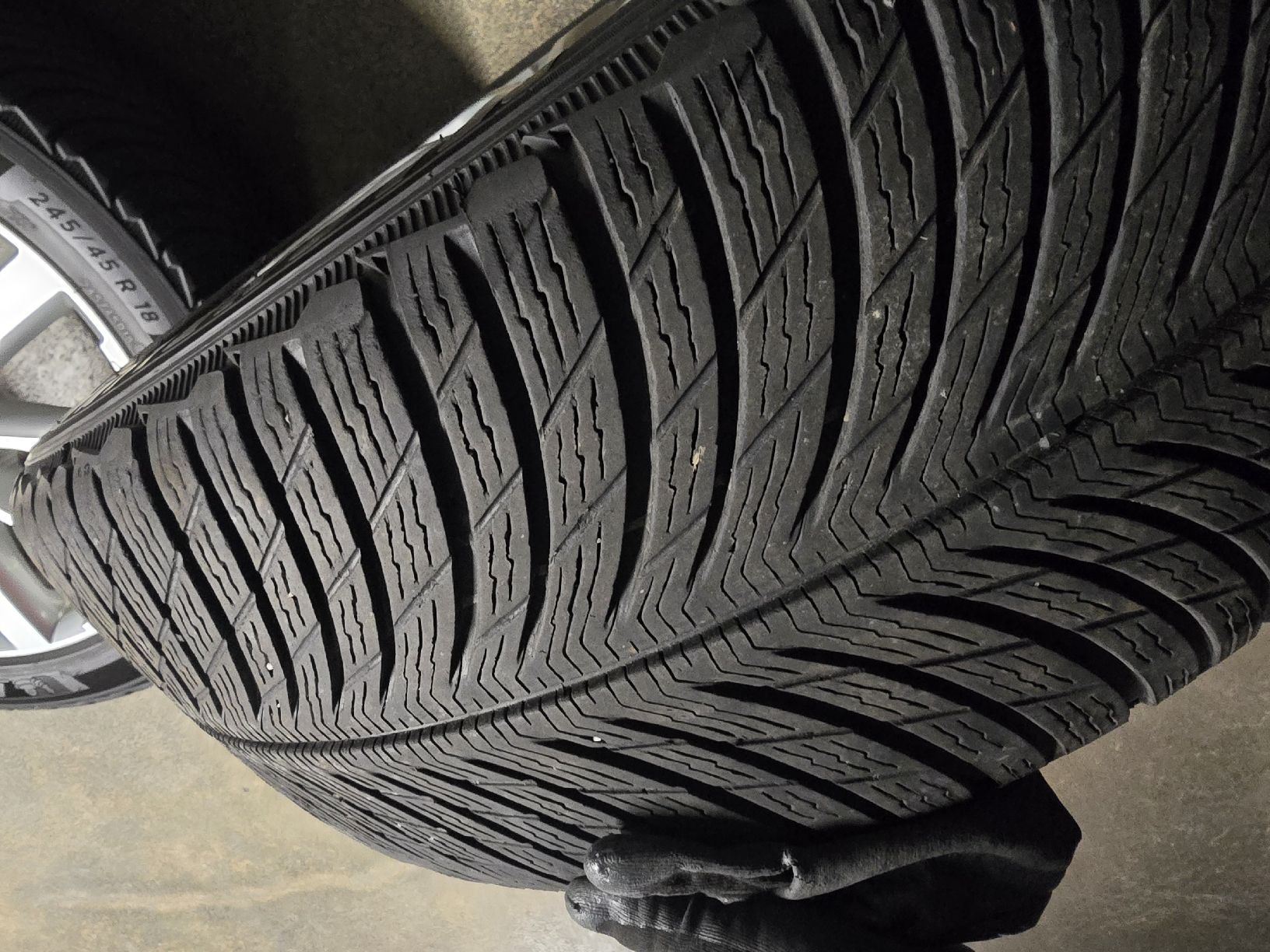 Pneus & Kompletträder: Winterräder Renault 18 zoll 5x114.3 – Gebraucht aus Buchs AG von adz_wf9f 5
