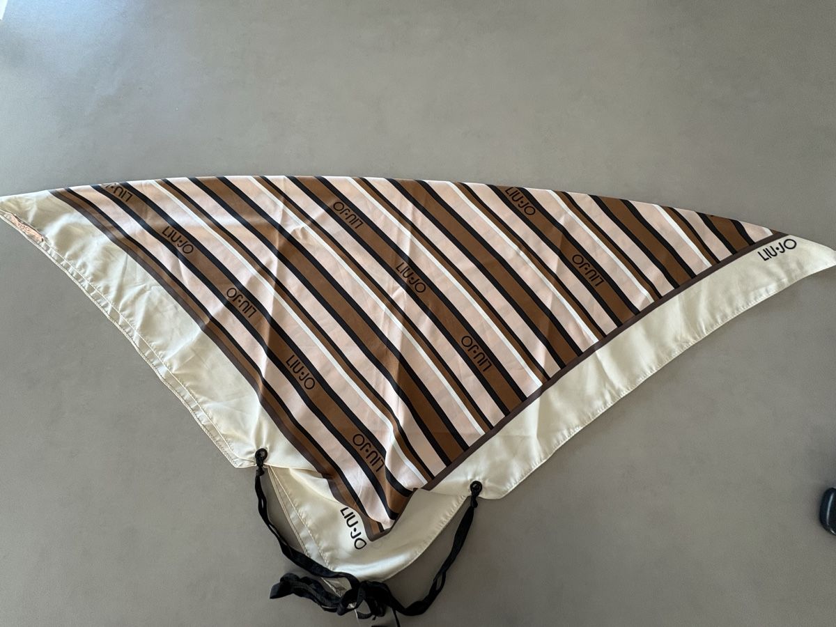 Liu Jo Foulard & Sciarpe: Foulard Top Liu-Jo a righe – Nuovo (secondo la descrizione) da Castel San Pietro venduto da mih_l86g