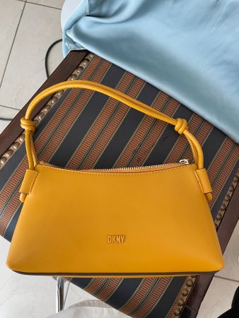 DKNY Handtasche in maisgelb