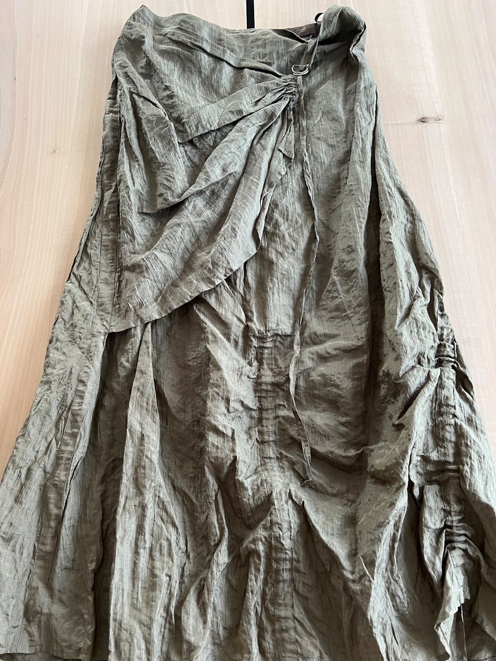Luisa Cerano Gonne: Jupe LUISA CERANO, olive, Gr. 36 – Nuovo (secondo la descrizione) da Fraubrunnen venduto da Vpeck