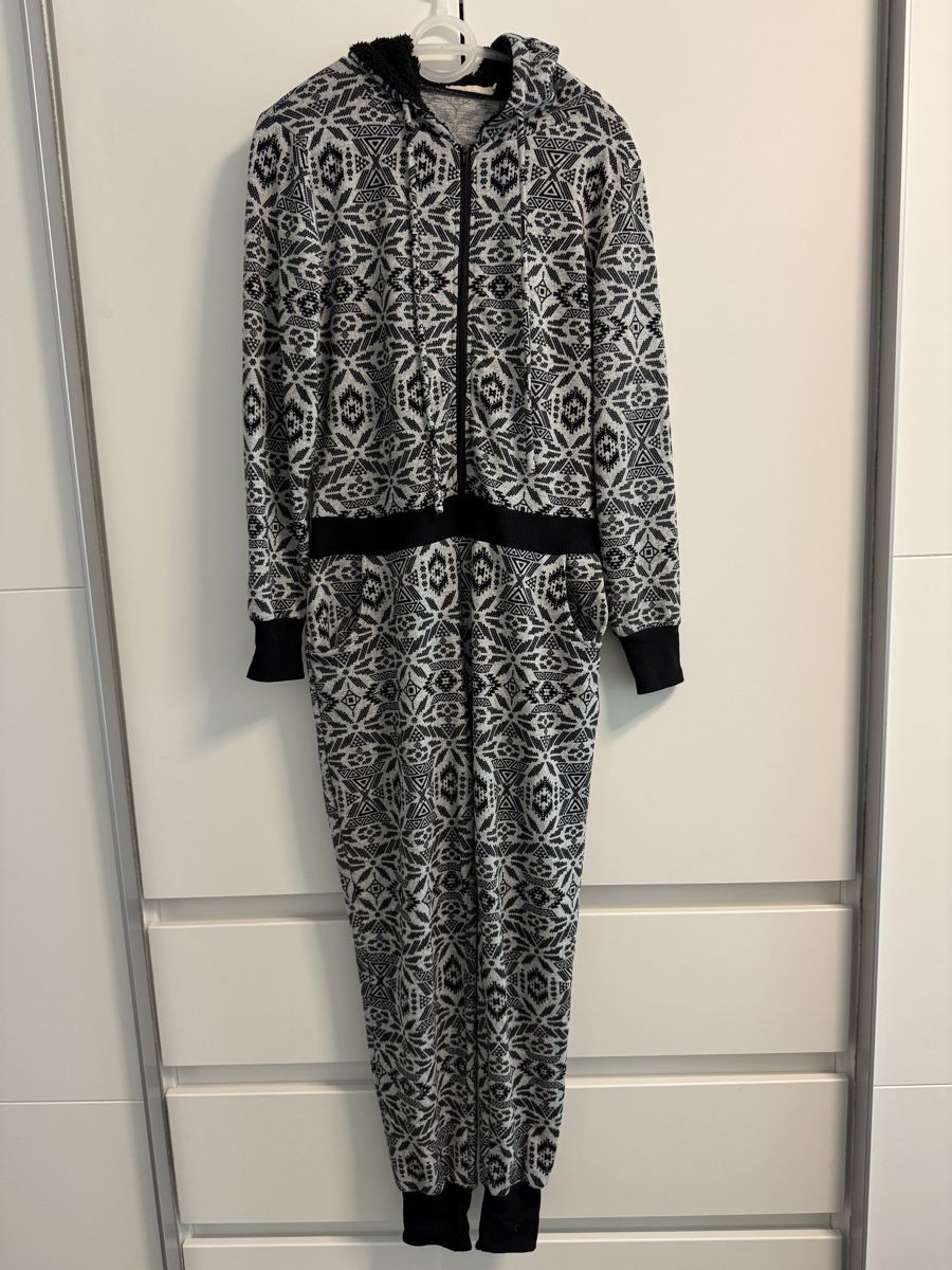 Negligees & Pyjamas: Kuscheliger Onsie – Gebraucht aus Zürich von ljp_2hsx