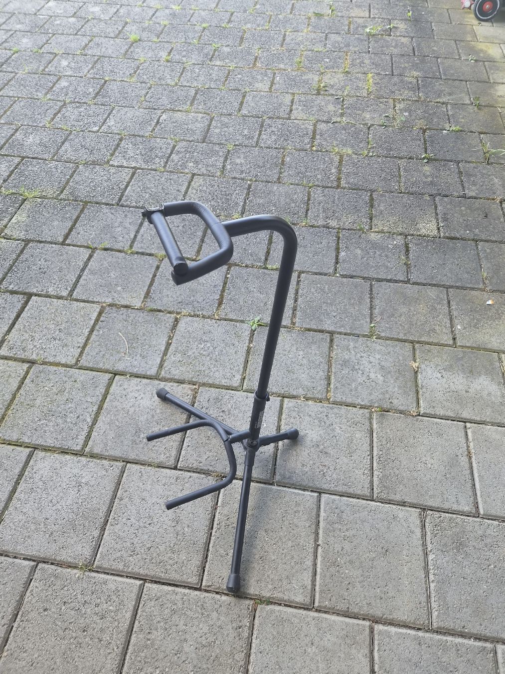 Supporti per strumenti musicali & leggii: Guitarrenständer – Usato da Berikon venduto da flokroni1988