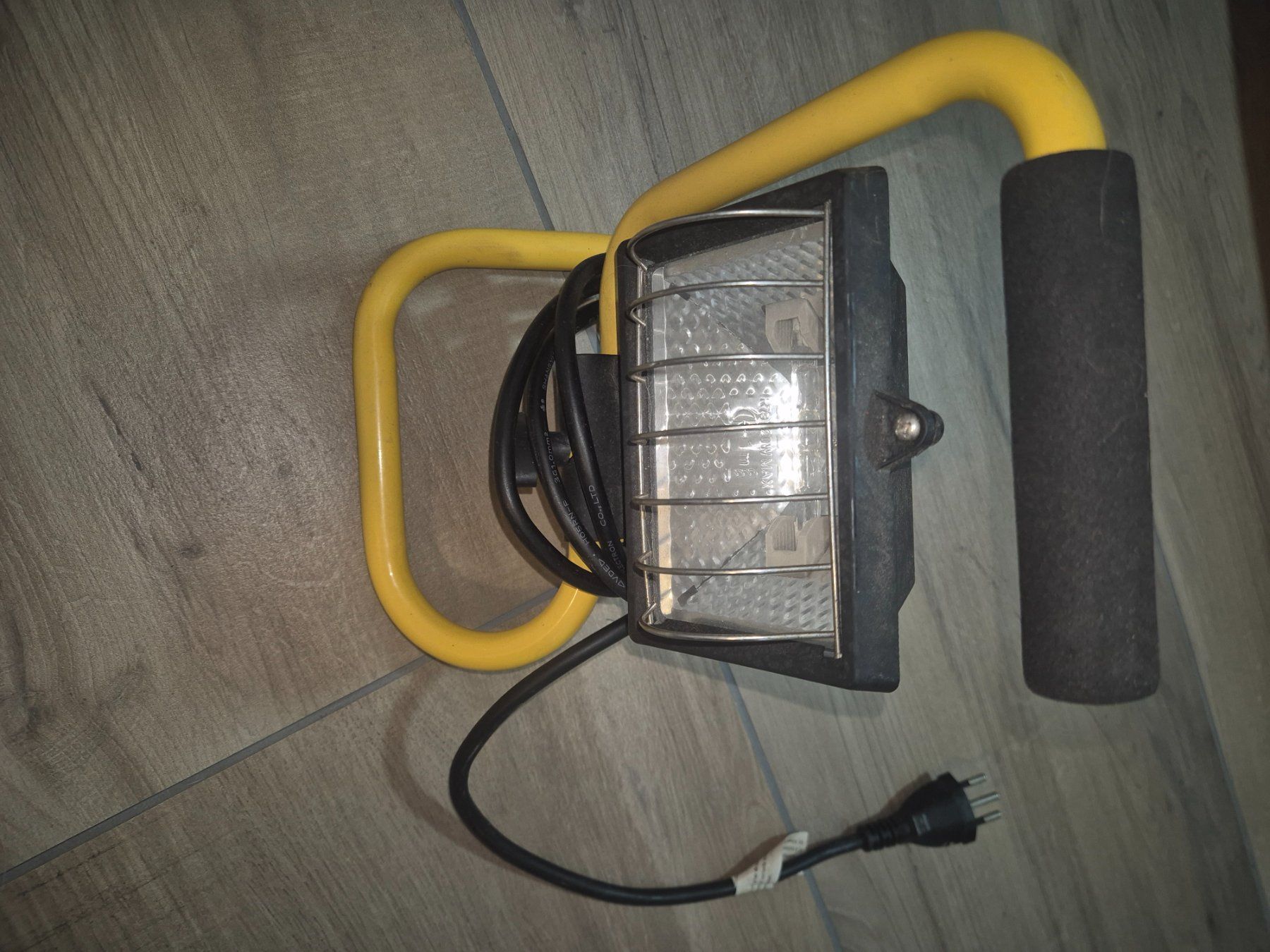 Lampade: Baustellenstrahler gebraucht klein – Usato da Leibstadt venduto da NicB