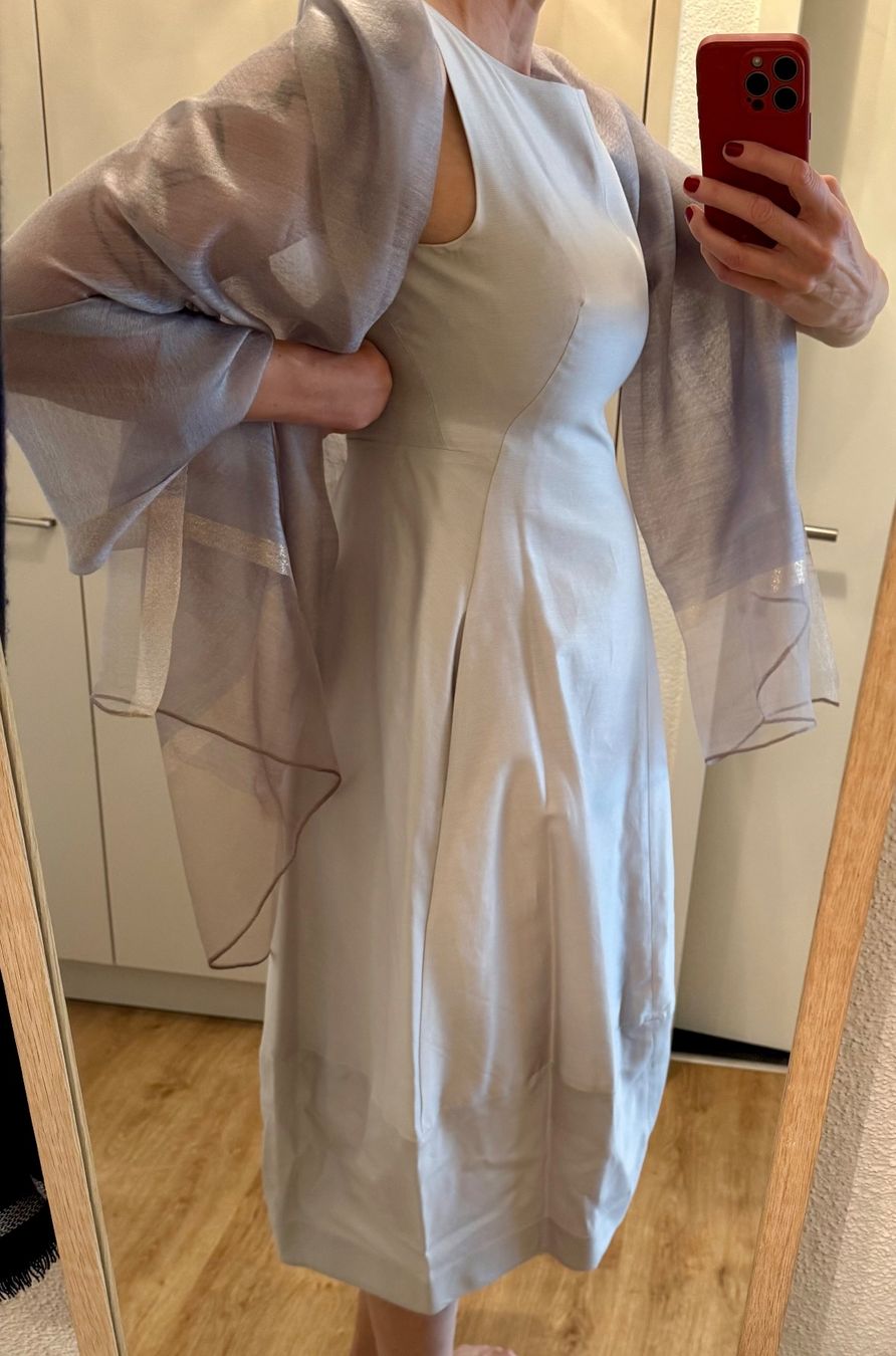 Cos Vestiti: COS Abendkleid silber-hellgrau, Gr. 40, Seide/Baumwolle – Usato da Männedorf venduto da Olumio 2