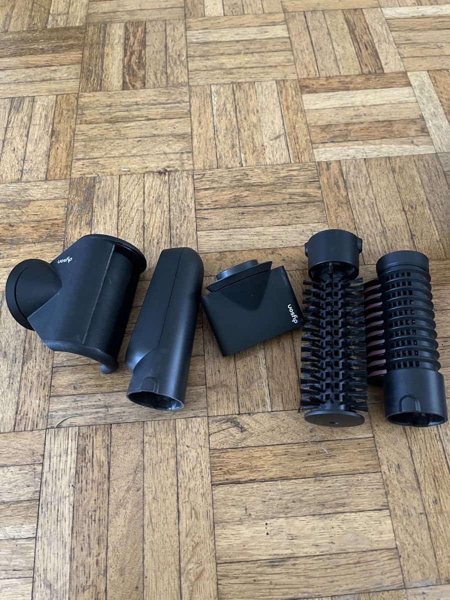 Dyson Asciugacapelli: Dyson Hairdryer with Case + All Attachments – Usato da Zürich venduto da ein_7wzr 1