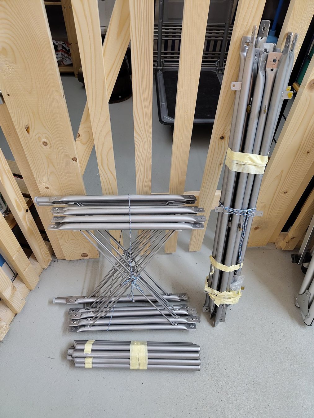 Scaffali: Gestell mit 6 Glasplatten (schwarz) – Usato da Horgen venduto da Roterziegel 1