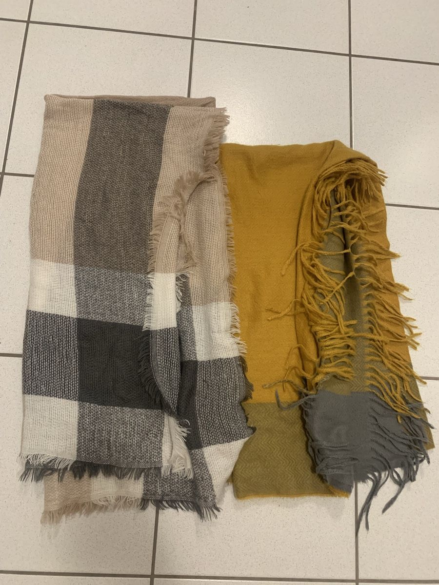 Foulard & Sciarpe: 2x dicker Winterschal Damen – Usato da Rotkreuz venduto da Rajah