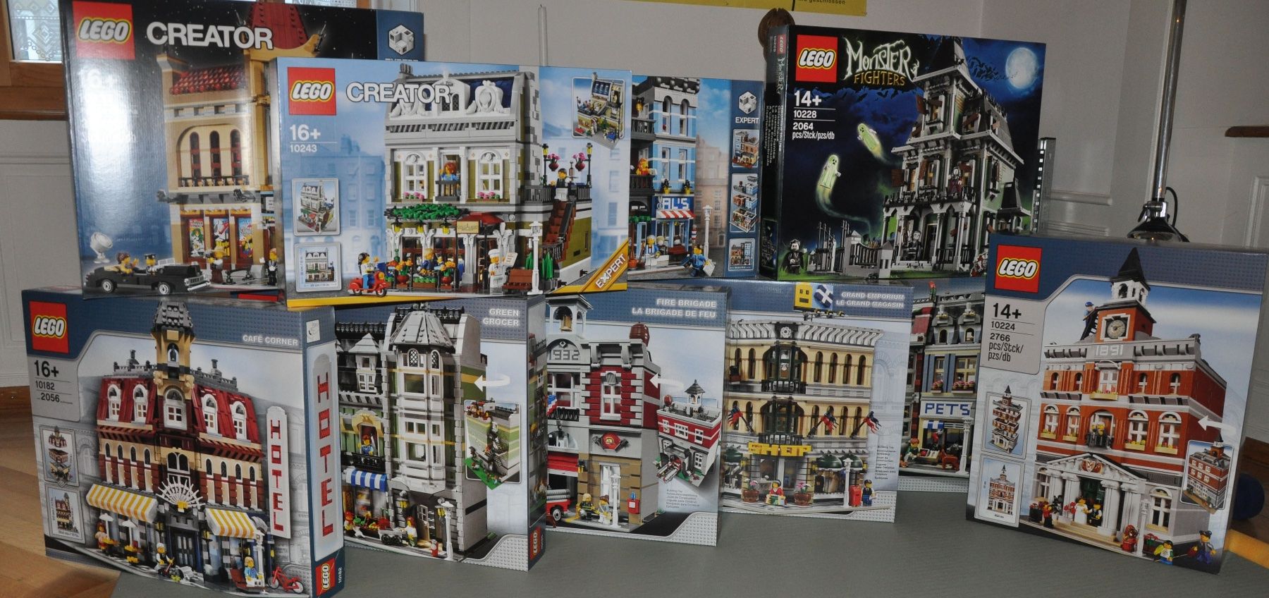 Lego Baukästen: Lego 17 Modular Building - Collection complète scellée – Neu und originalverpackt aus La Chaux-de-Fonds von