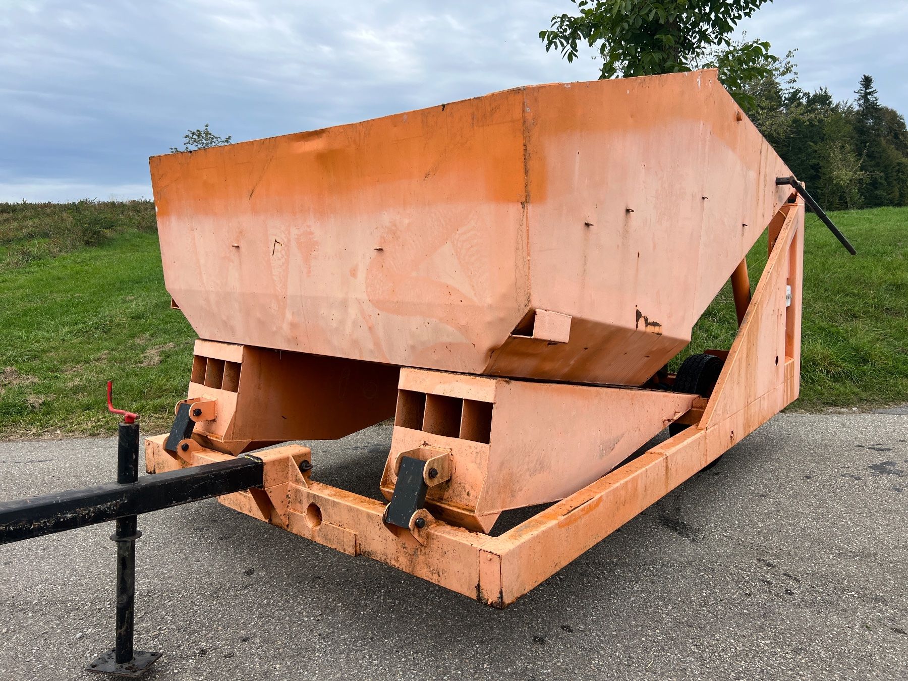 Tracteurs: Umschlaggerät hydraulisch – D'occasion à Emmenbrücke par Calida1 3