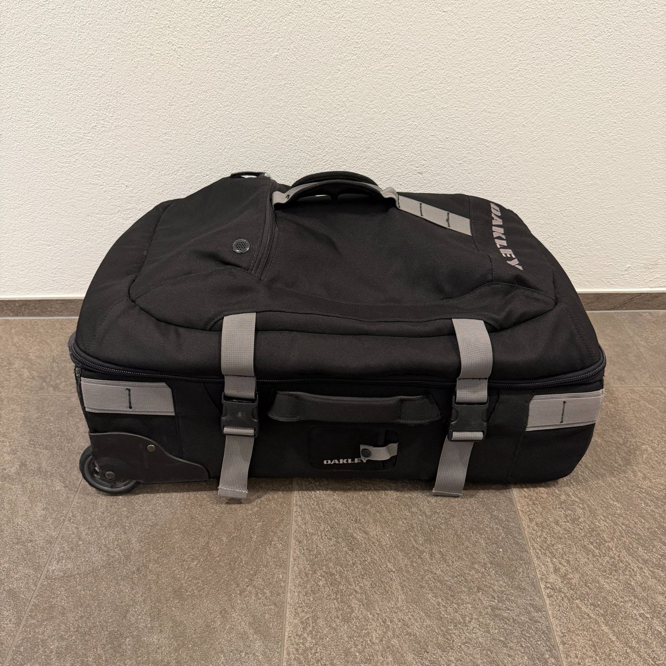 Oakley Valigie: Oakley Reisetasche 65 cm mit Rollen schwarz – Usato da Balzers venduto da dassandro 3