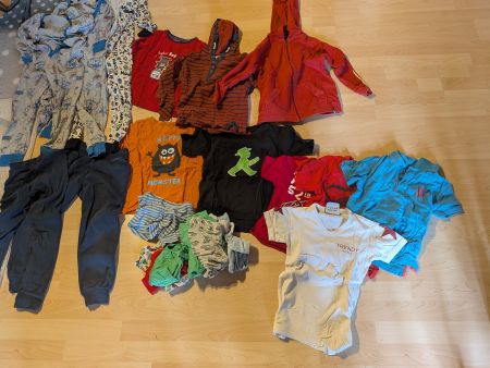 Kinderkleidung Paket 122/128 gebraucht