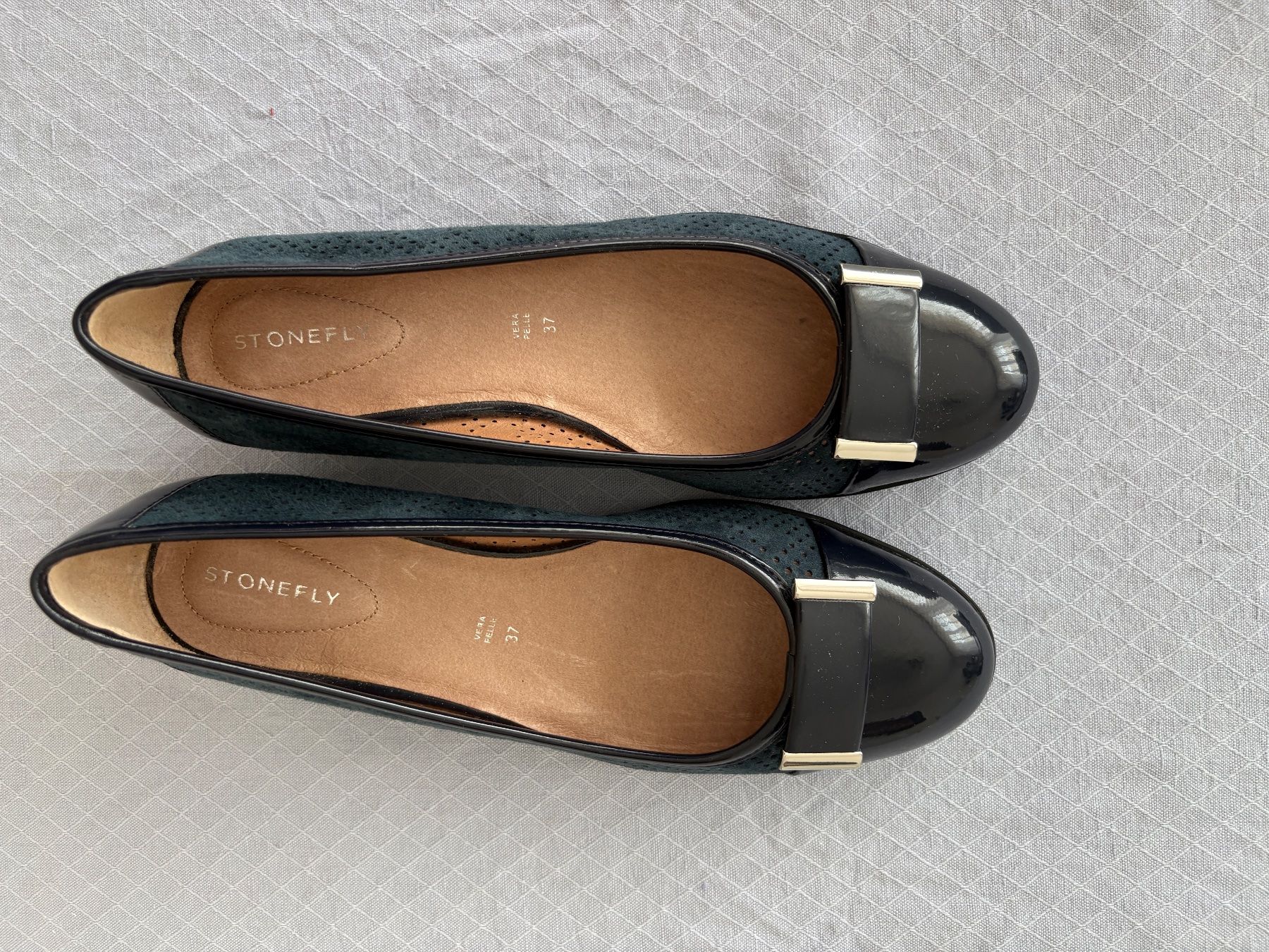 Damenschuhe: Pumps m.Keilabsatz, Gr. 37/ Velour-/Lackleder – Gebraucht aus Dübendorf von nerino03