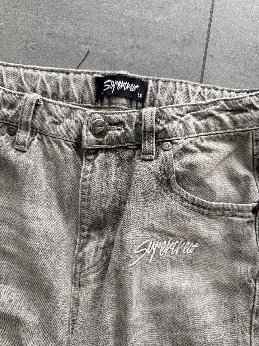 Jeans: Pantalon Supercrew gris délavé, taille 13  – Usato da kriens venduto da mAgmAx. 1