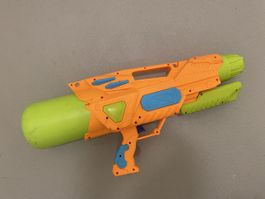 Spielzeug Wasserpistole orange-grün guter Zustand