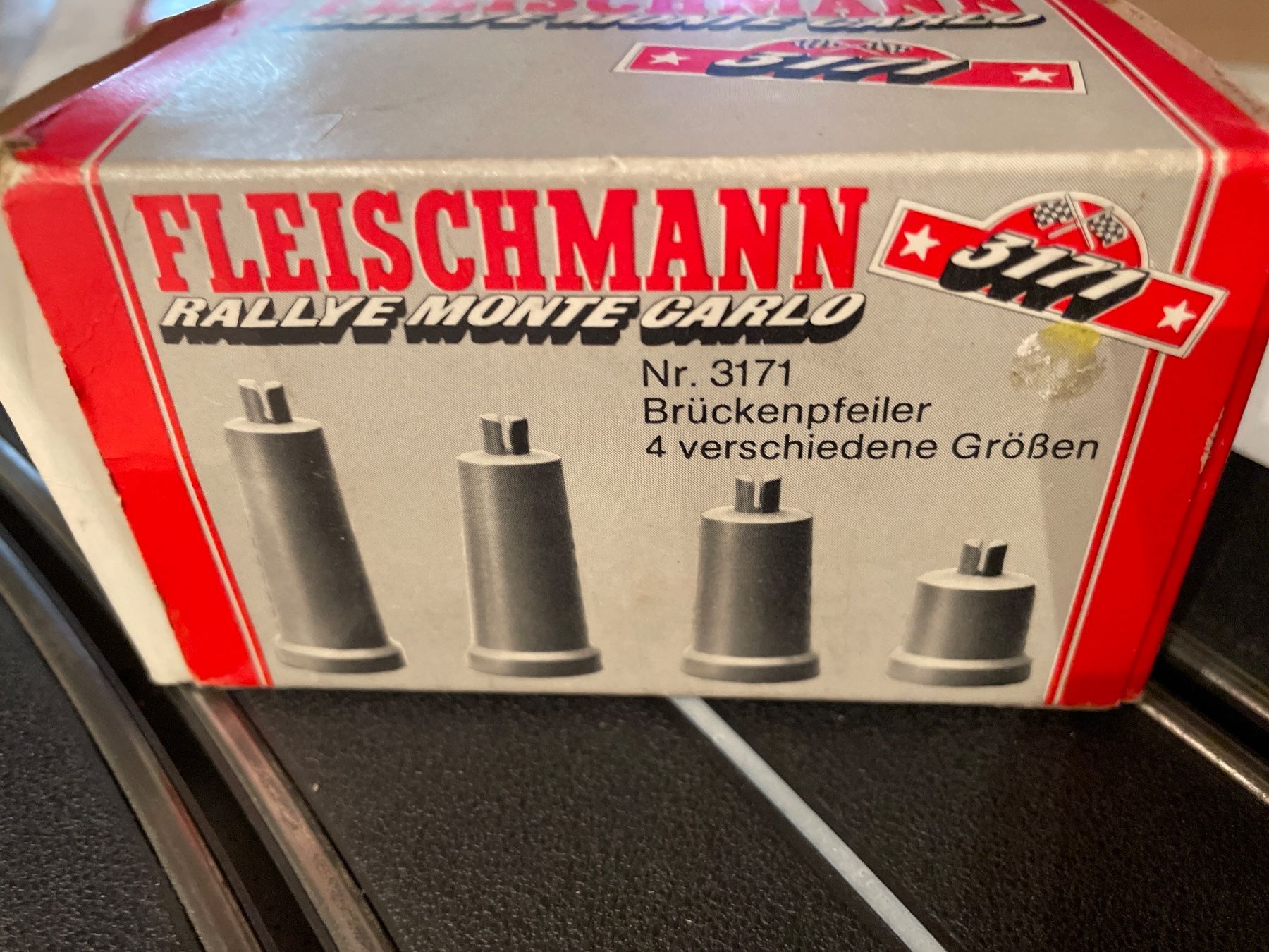 Fleischmann Piste: Fleischmann Auto Rallye Brückenpfeiler Satz – Nuovo e nell'imballaggio originale da Wohlen AG venduto da NincoA-Z