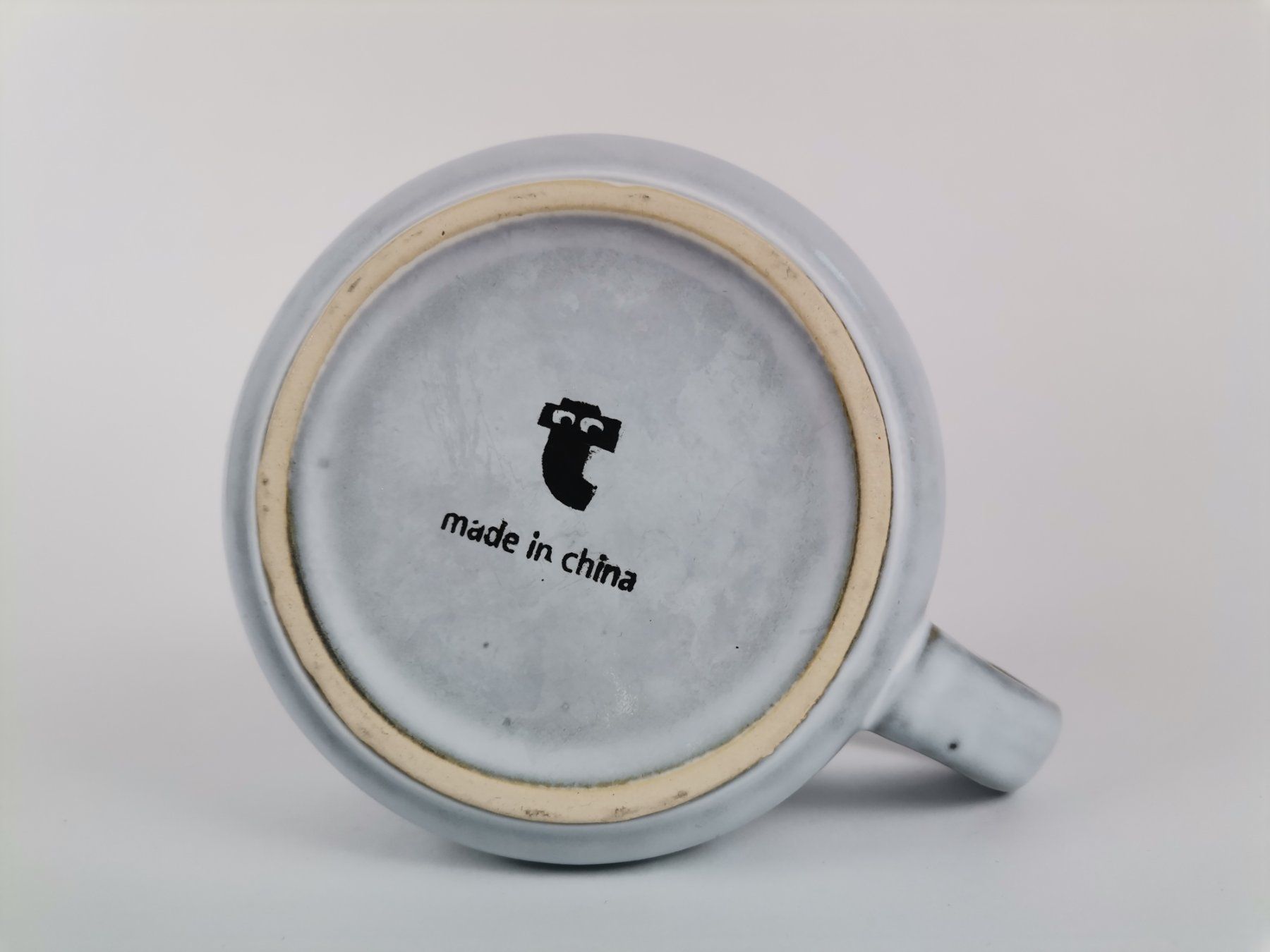 Tassen: TASSE Grau mit schwarzen Vertikalstrichen – Gebraucht aus Schaffhausen von Restwert_SH 4