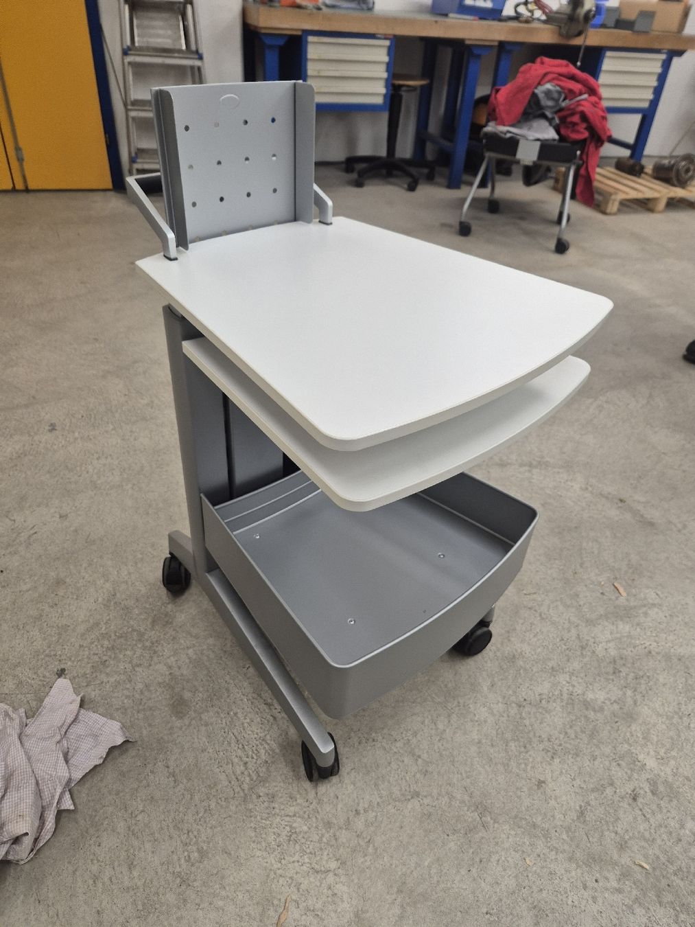 Schreibtische: Rolltisch Klapptisch für Büro oder Homeoffice – Gebraucht aus Thalwil von Moritz.A 7