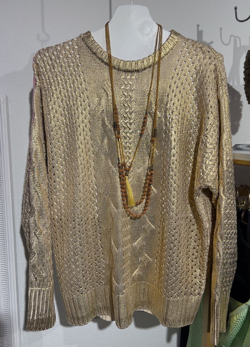 Maglioni & Felpe: Metallisch glänzender Loch-Strick-Pullover in Gold – Nuovo e nell'imballaggio originale da Zürich venduto da Naebeli 1