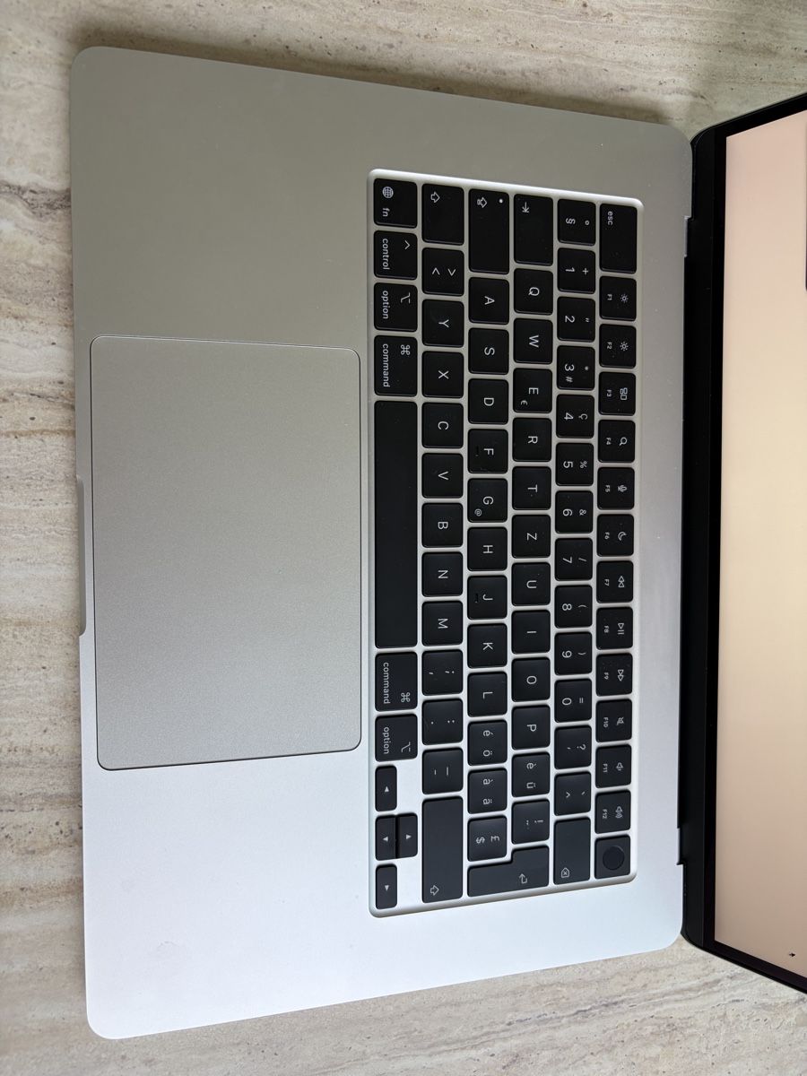 Apple Notebook: Apple MacBook Pro 15 Zoll M4 Neu – Nuovo (secondo la descrizione) da Biel/Bienne venduto da Monroe222 2