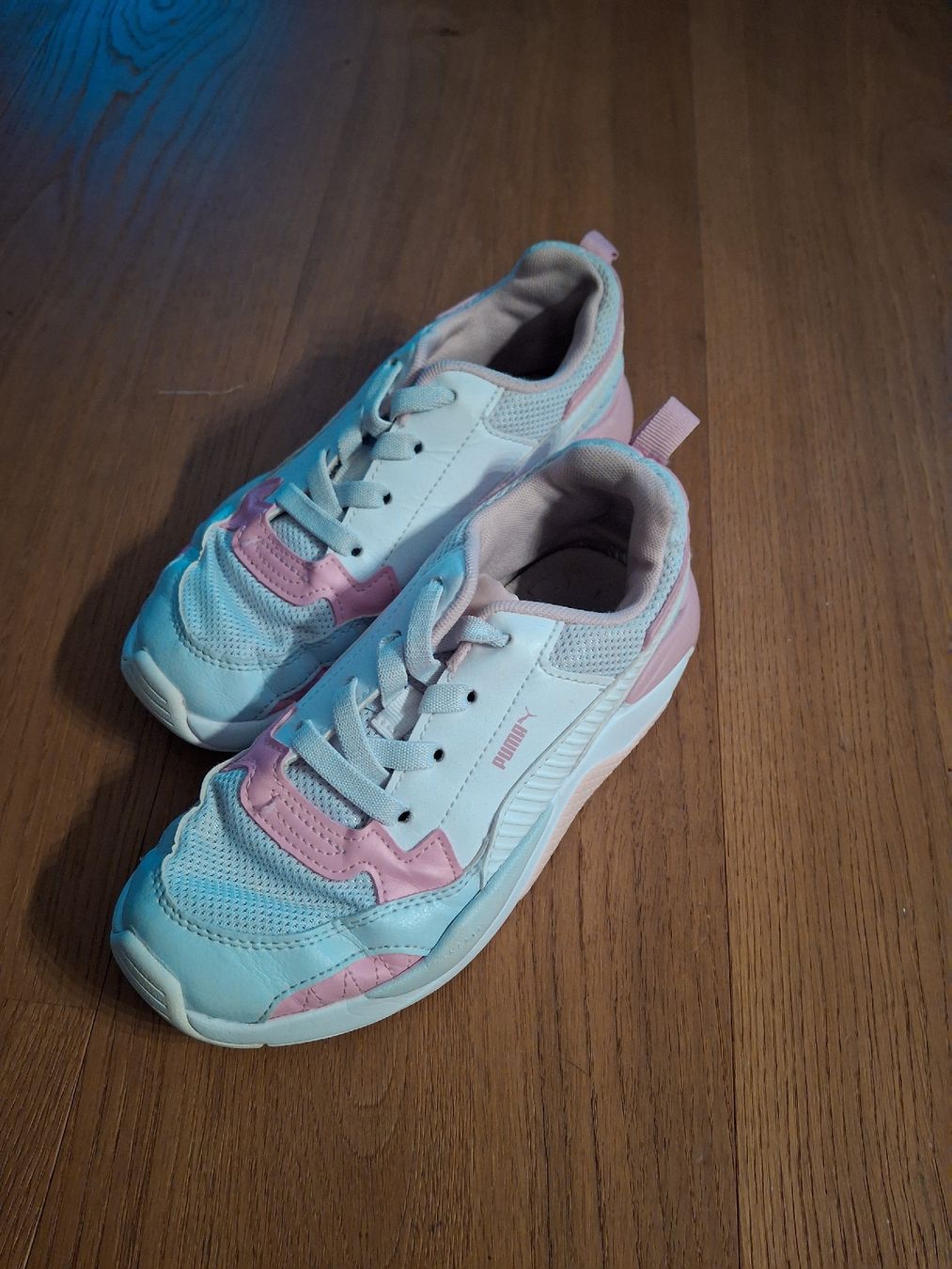 Puma Scarpe per ragazze: Hallenturnschuhe Puma Gr. 34 – Usato da Niederbipp venduto da Himbo62