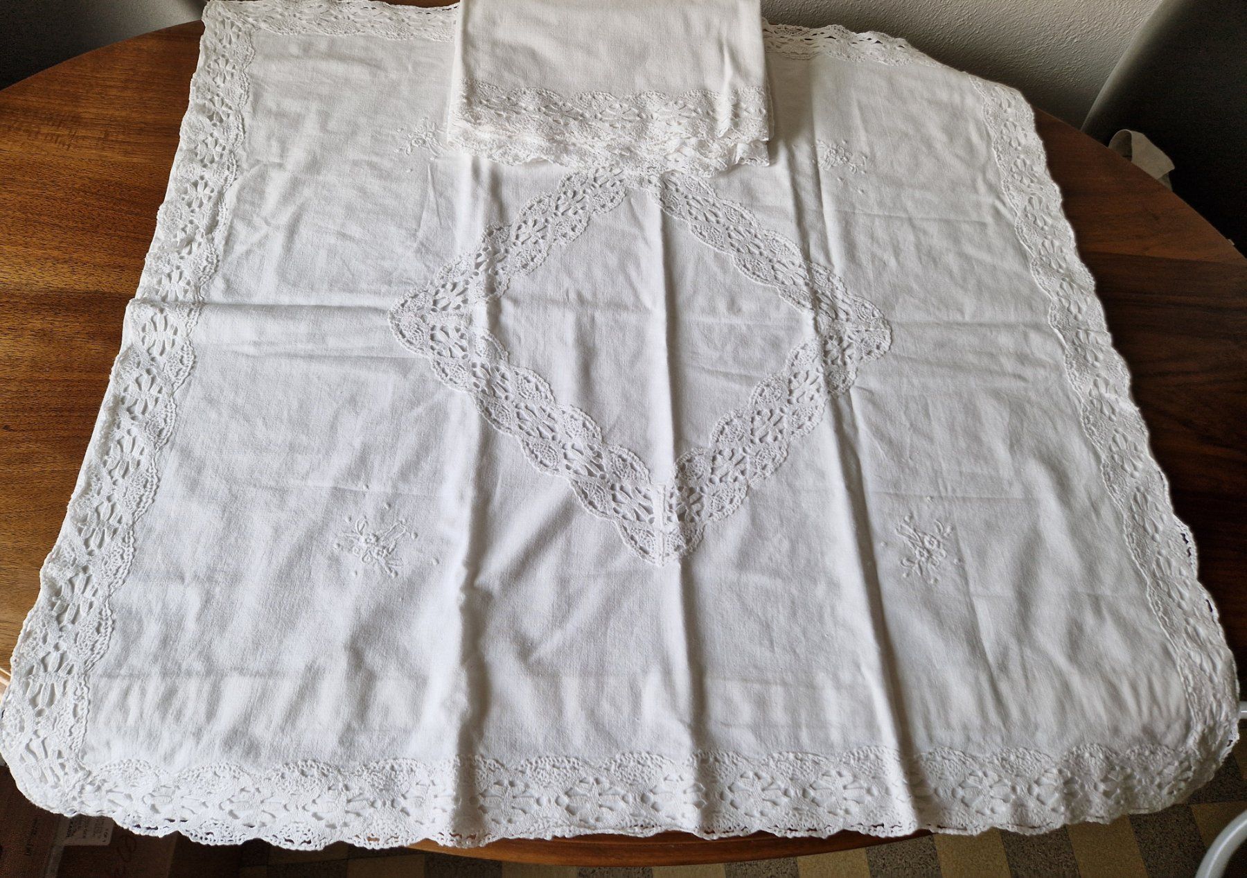 Biancheria da letto: Vintage  Bettwäsche Set mit Klöppelspitze – Usato da Bern venduto da Antikbatik 6