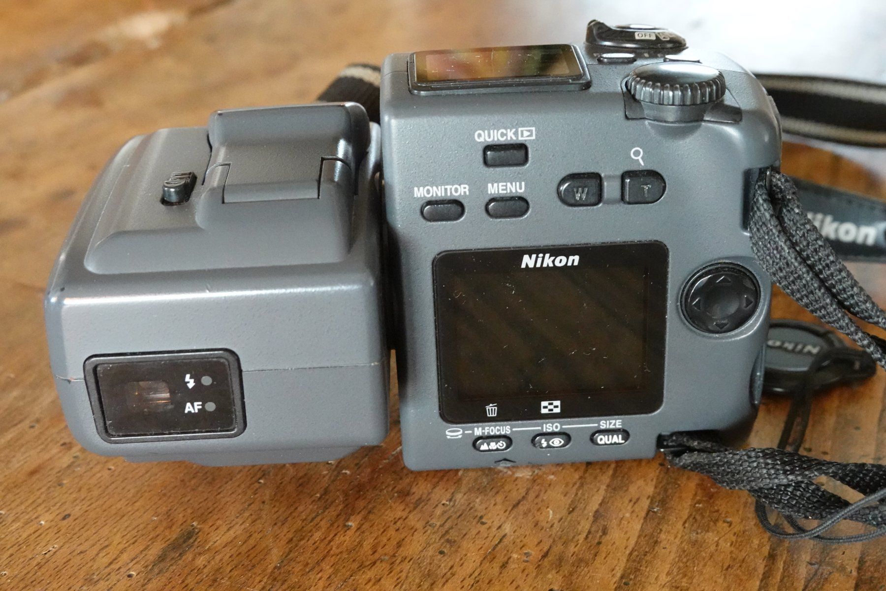 Nikon Fotocamera: Nikon Coolpix 995 – Usato da Zürich venduto da korunar 1