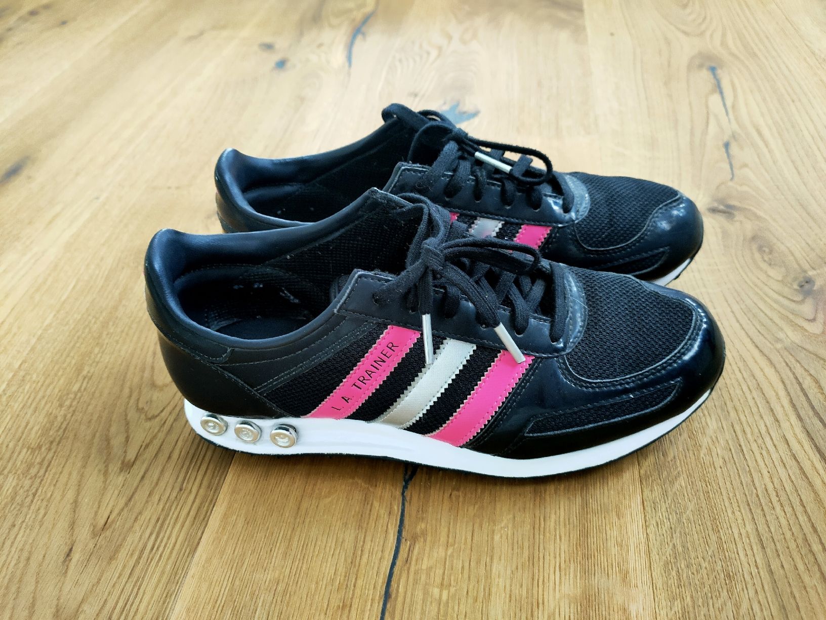 Adidas Chaussures femmes: Adidas LA Trainer Gr. 40 schwarz/pink – D'occasion à Niederried b. Kallnach par PatSch88 1