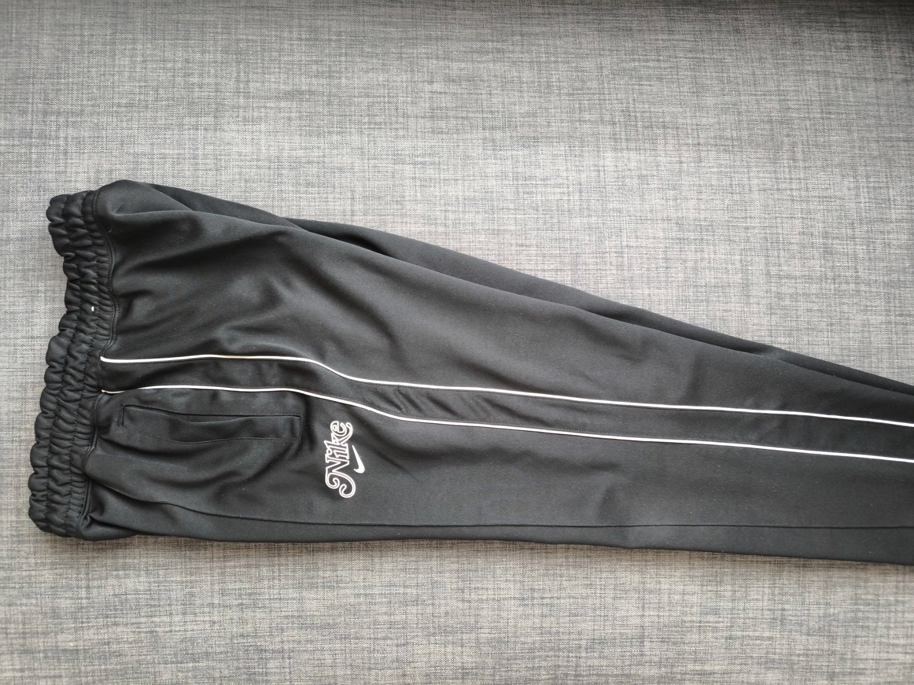 Nike Hosen: Pantalon de survêtement Nike – Gebraucht aus Prilly von lec_bb8t 1