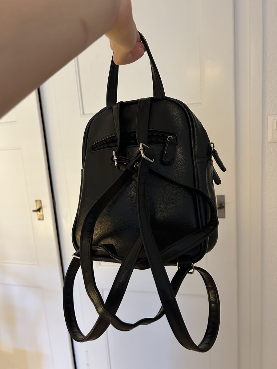 Sacs à dos: Kleiner Rucksack schwarz Kunstleder – D'occasion à Bern par lisuuu 1
