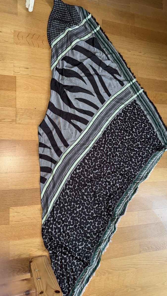 Foulards, Tücher & Schals: Schal grün/grau Baumwolle – Gebraucht aus Gümligen von morticiaaddams 1