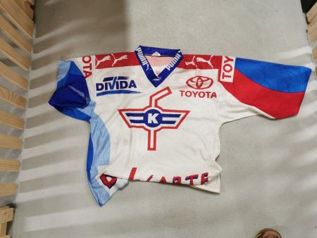 Trikot EHC Kloten mit Unterschriften aus den 1990er Jahren