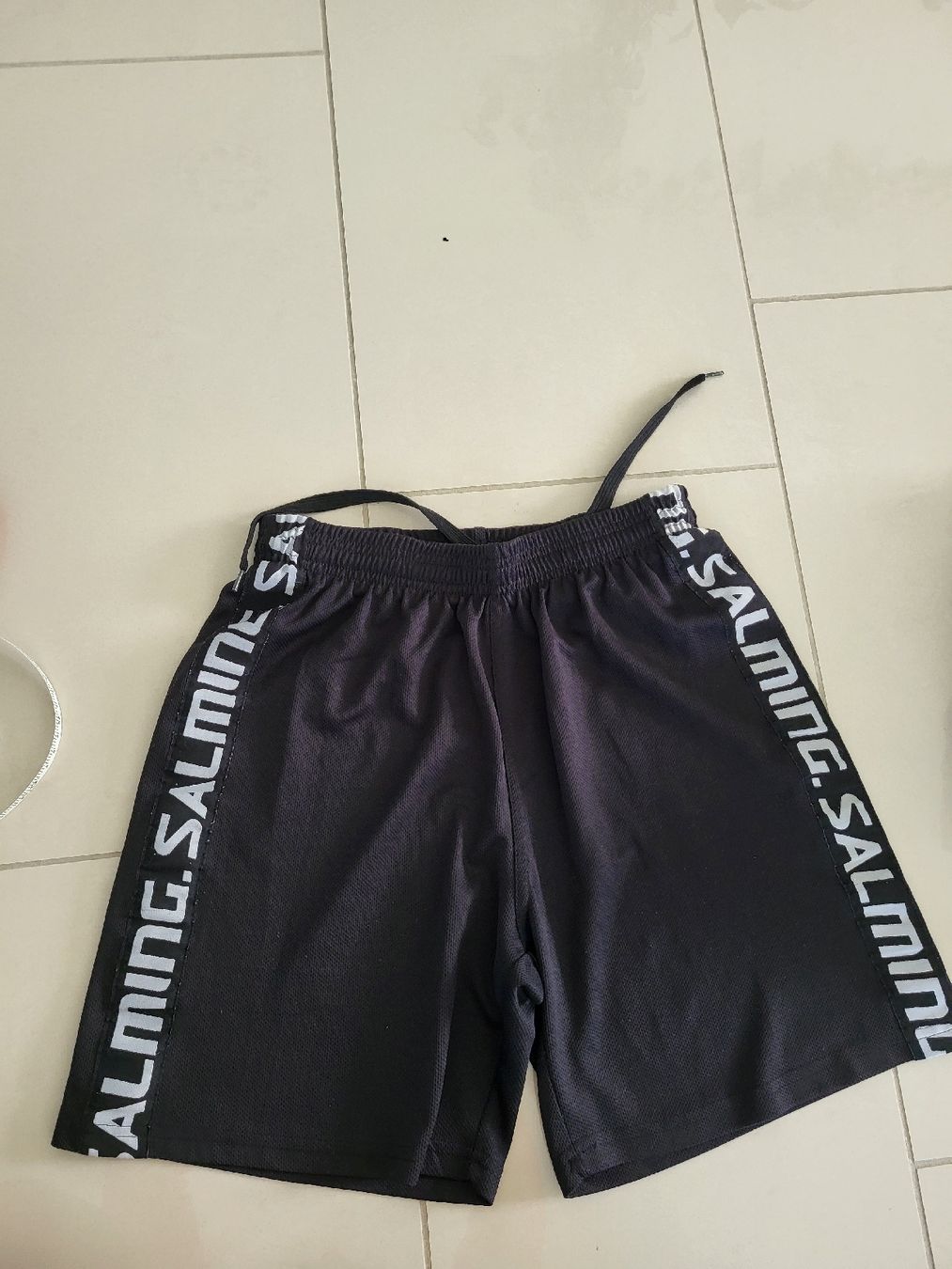 Pantaloni: SALMING  Sport Shorts – Usato da Klingnau venduto da she_n8qp